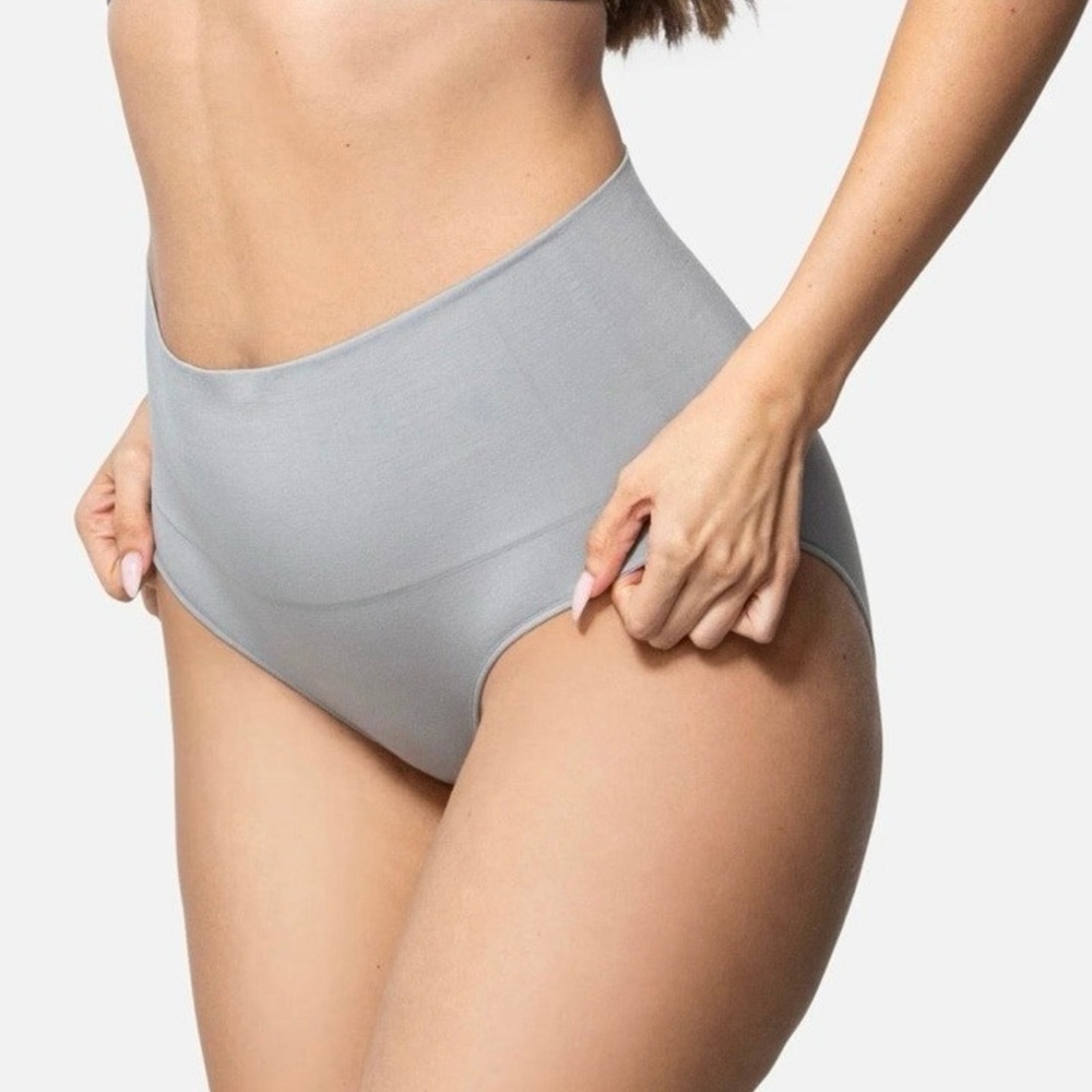 UNDEROUTFIT Smoothing at Waist Brief Sz XL